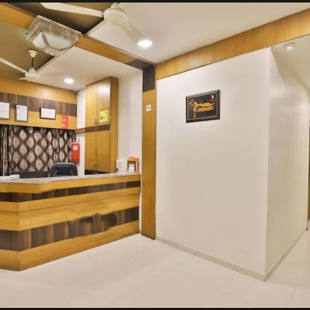 Hotel Shreenath Αχμπανταμπάντ Εξωτερικό φωτογραφία
