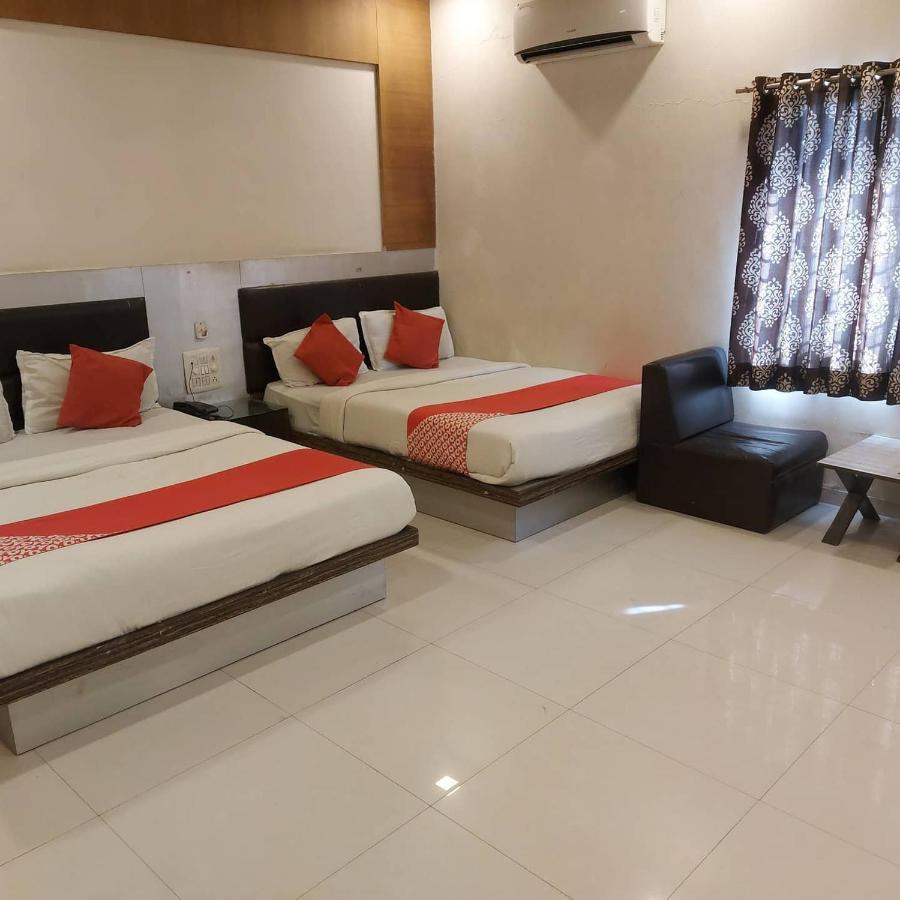 Hotel Shreenath Αχμπανταμπάντ Εξωτερικό φωτογραφία