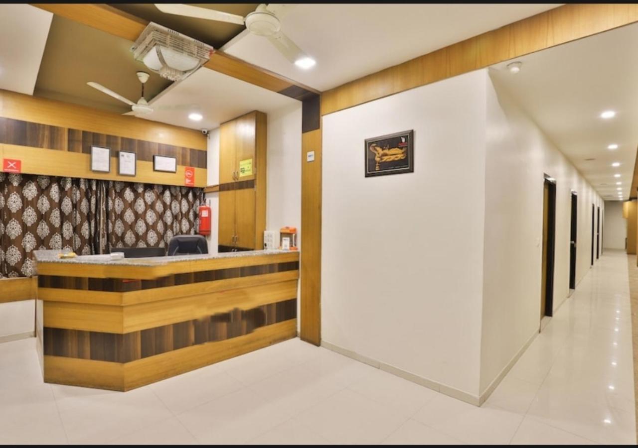 Hotel Shreenath Αχμπανταμπάντ Εξωτερικό φωτογραφία